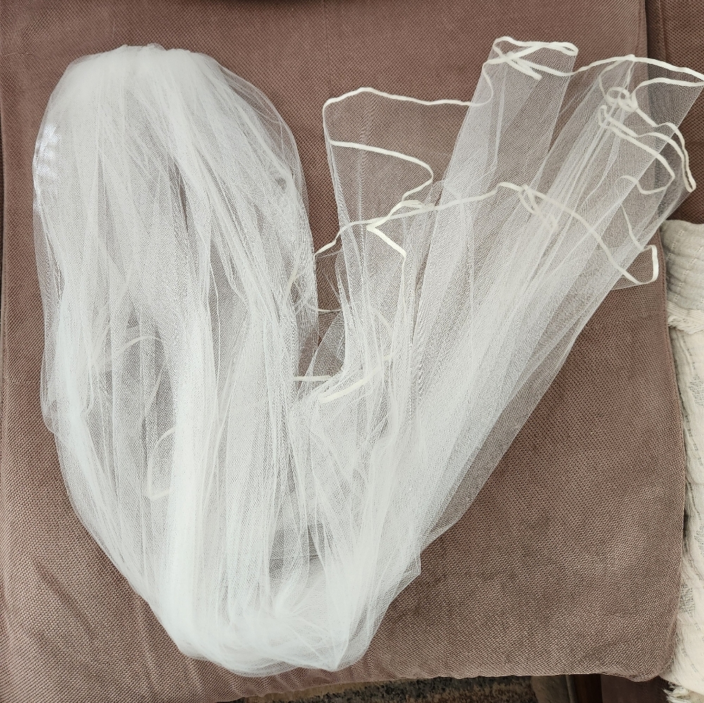 Elegant White Bridal Veil